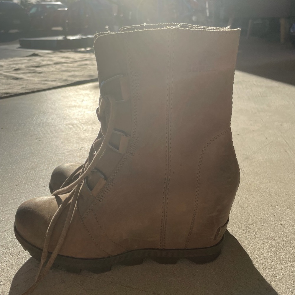 Sorel- Joan of Artic Wedge II in Ash Brown